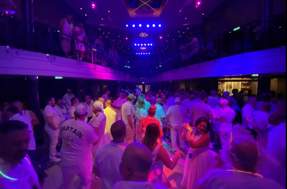 Arno's February Caribbean Cruise 2026 on the Celebrity Beyond — event flyer